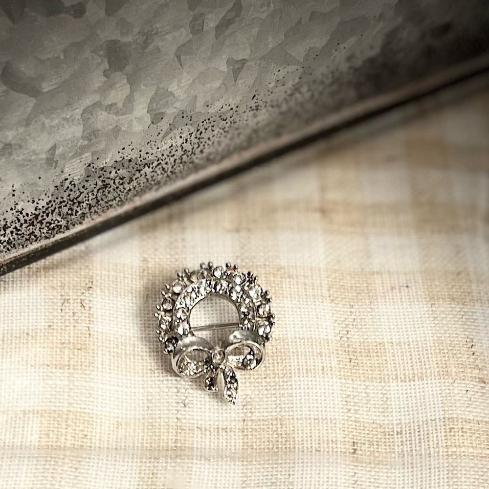 Beautiful CZ Silver Tone Wreath with Bow Brooch